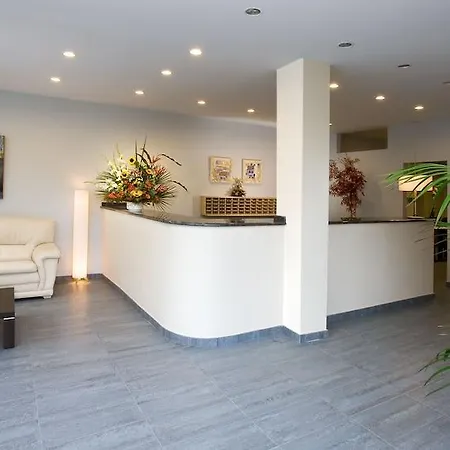 ホテル アパルタメントス ドゥナス デ リエンクレス