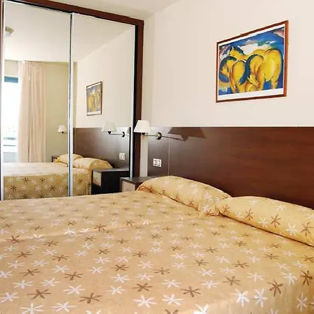 ホテル アパルタメントス ドゥナス デ リエンクレス Boó de Piélagos